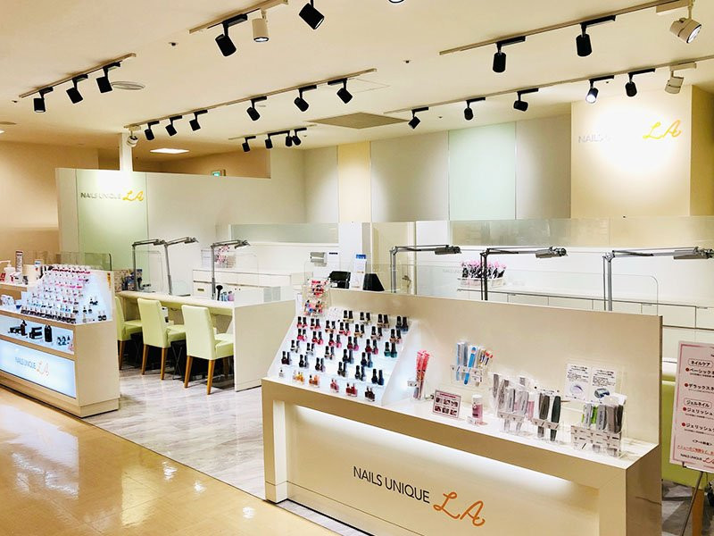 NAILS UNIQUE（ネイルズユニーク）溝口丸井店店舗内装写真