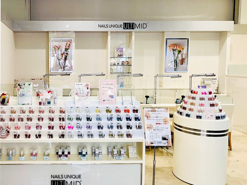 NAILS UNIQUE（ネイルズユニーク）千里阪急店店舗内装写真