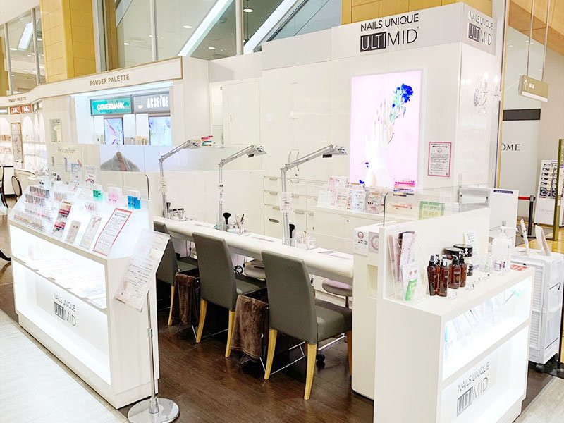 NAILS UNIQUE（ネイルズユニーク）京急百貨店店舗内装写真