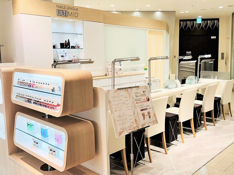 NAILS UNIQUE（ネイルズユニーク）うめだ阪急本店 4F店舗内装写真