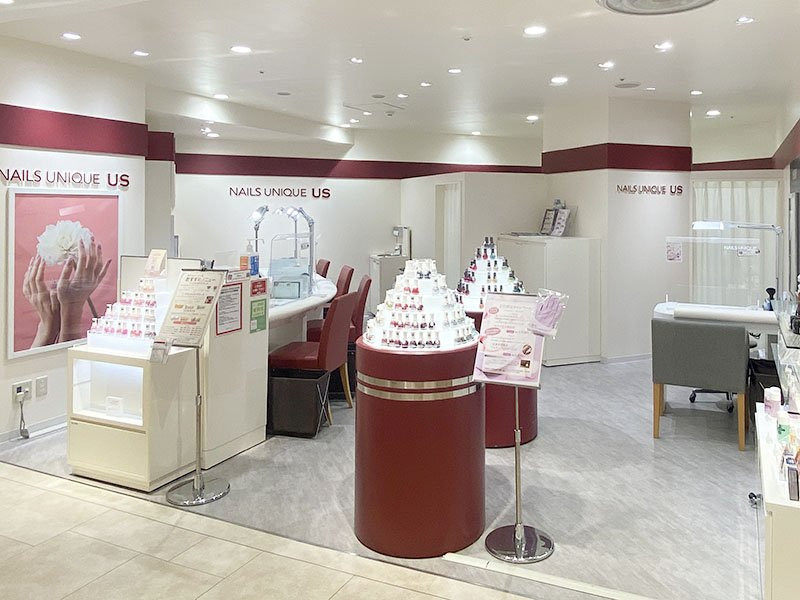 NAILS UNIQUE（ネイルズユニーク）小倉井筒屋店店舗内装写真