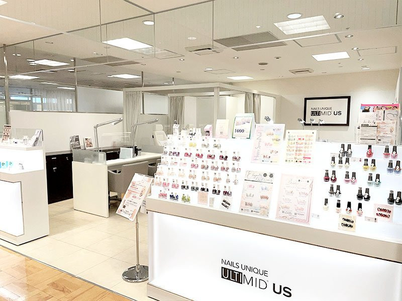 NAILS UNIQUE（ネイルズユニーク）福岡三越店店舗内装写真