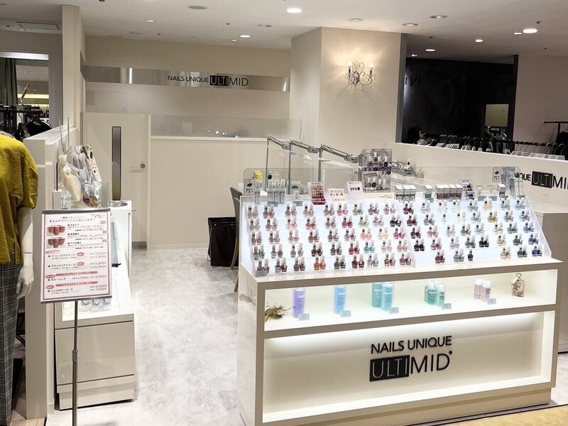 NAILS UNIQUE（ネイルズユニーク）柏高島屋店店舗内装写真