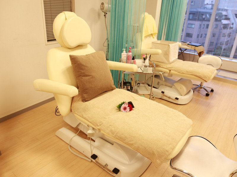 LIZERA＆Co (リゼラアンドコー) 池袋店店舗内装写真