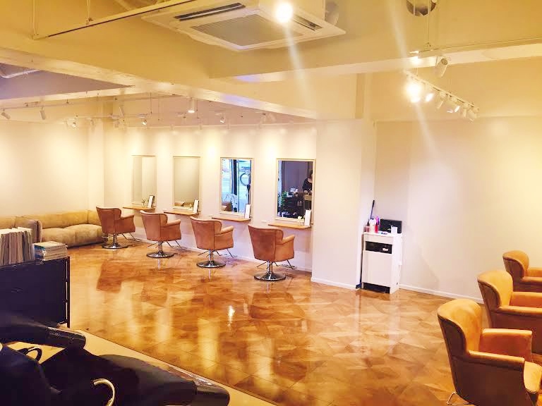 TREAT HAIR DESIGN （トリート ヘアデザイン）南行徳本店店舗内装写真