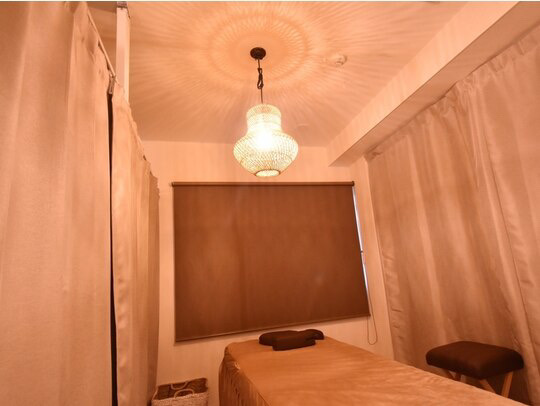 アロマオイル＆アロマリンパ あろはす店舗内装写真