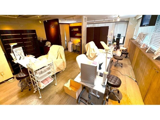 Nail Salon Amoureuse（ネイルサロンアムルーズ）店舗内装写真