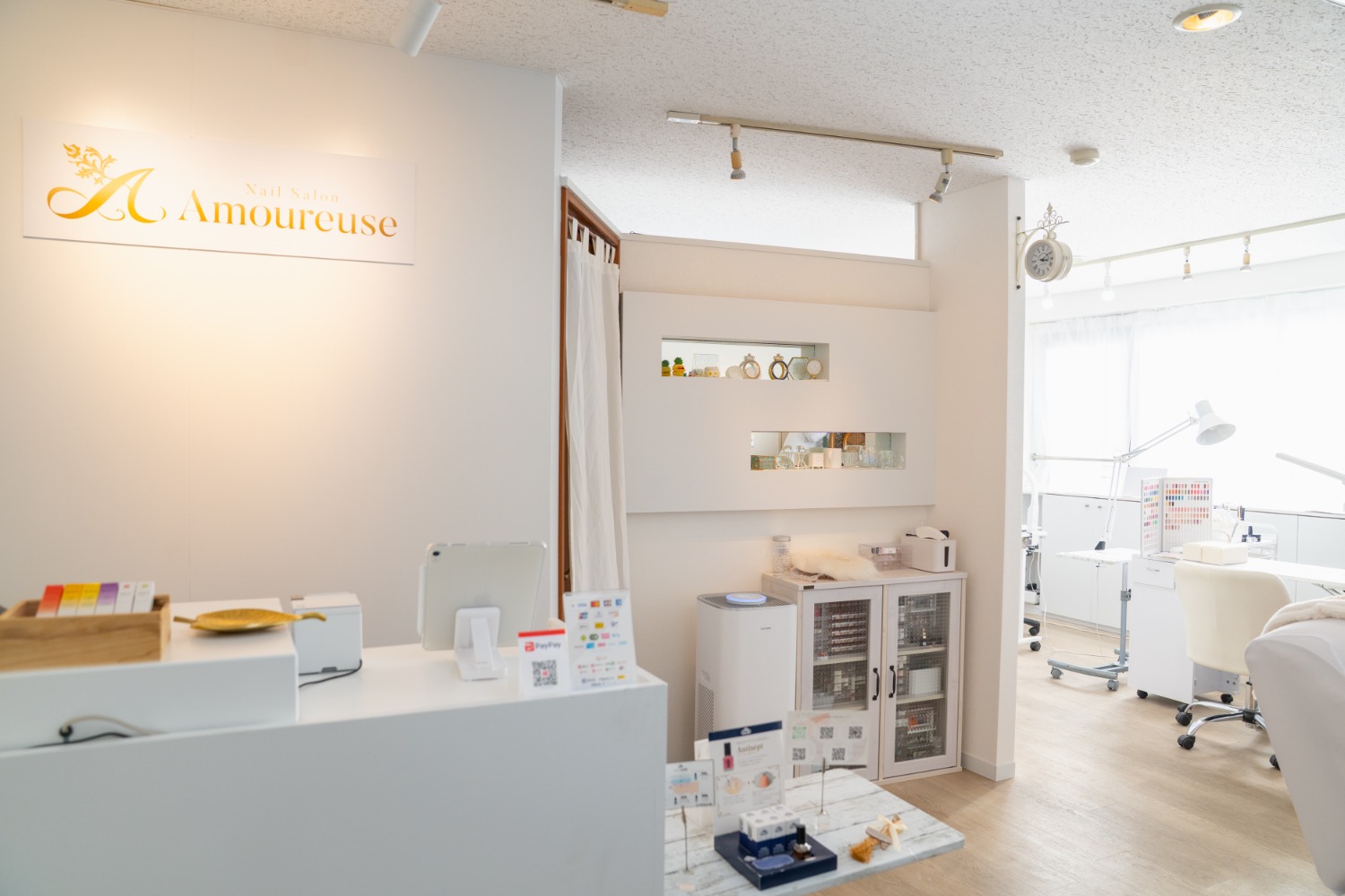 Nail Salon Amoureuse（ネイルサロンアムルーズ）店舗内装写真