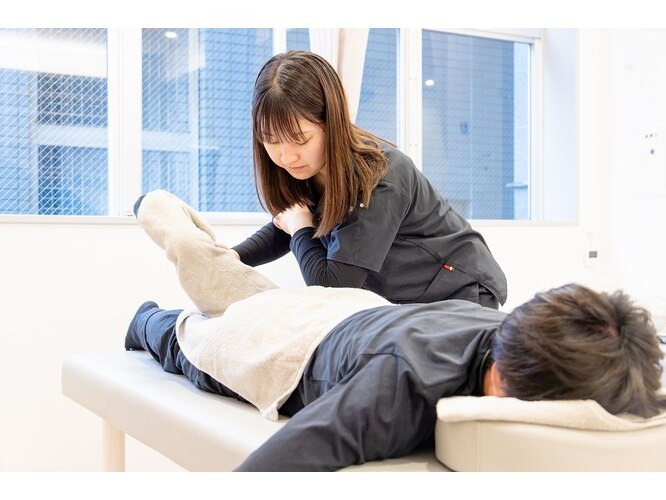 新横浜駅前鍼灸接骨院店舗内装写真