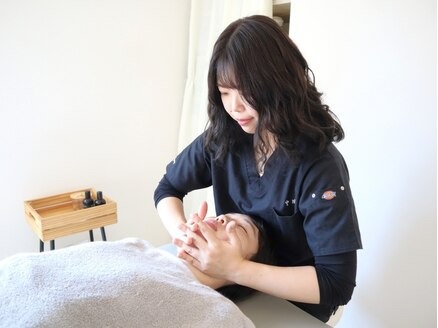 小顔専門店ククナ 桜木町駅前サロン店舗内装写真