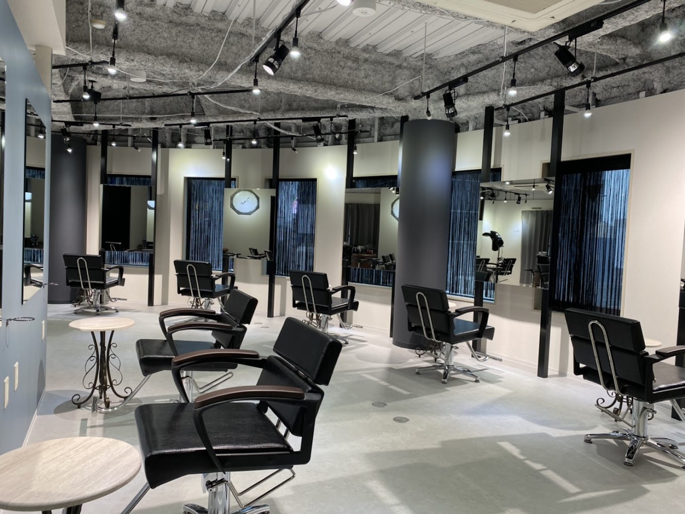 Vision（ヴィジョン）梅田店店舗内装写真