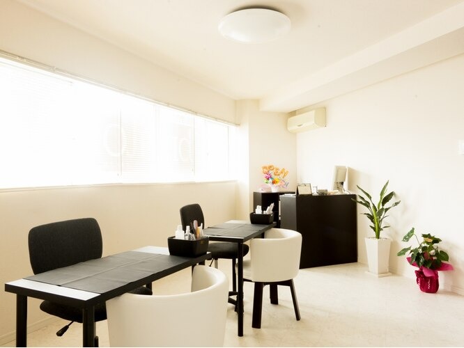 Rairia nail ＆eyelash（ライリア　ネイルアンドアイラッシュ） 船堀店店舗内装写真
