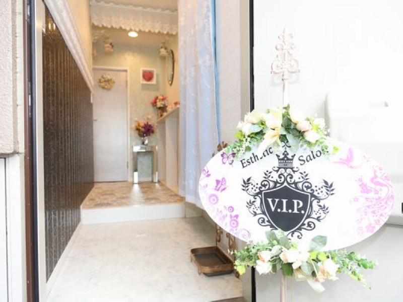 SalonV.I.P.（サロン ブイアイピー）新宿東南口店店舗内装写真