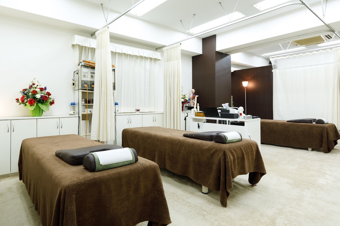 赤坂ヒルズ整骨院店舗内装写真