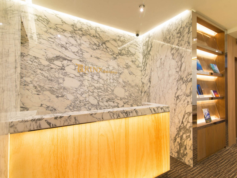 RINX（リンクス）銀座有楽町店店舗内装写真