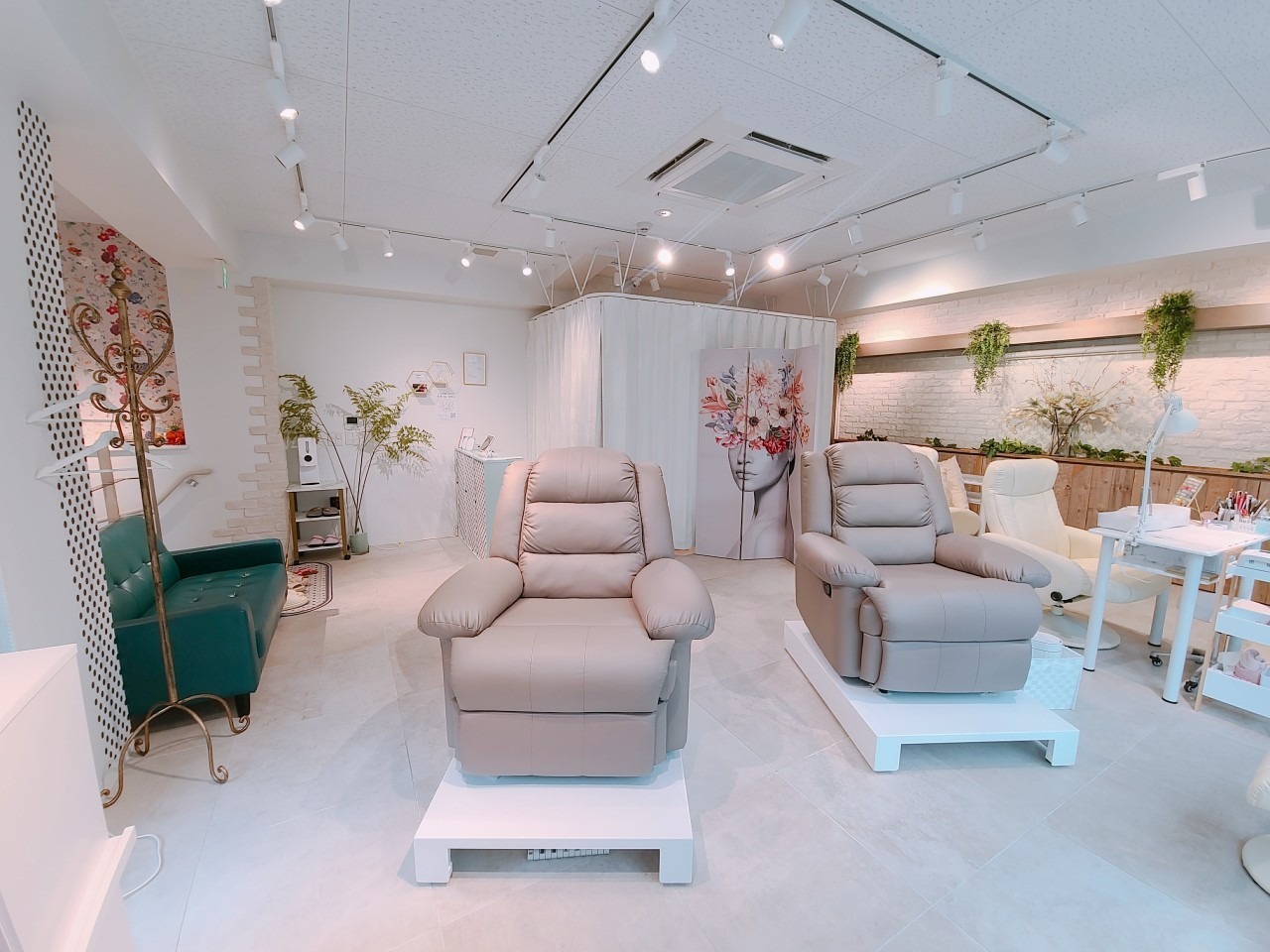 ネイル&アイラッシュ eternity（エタニティ）店舗内装写真