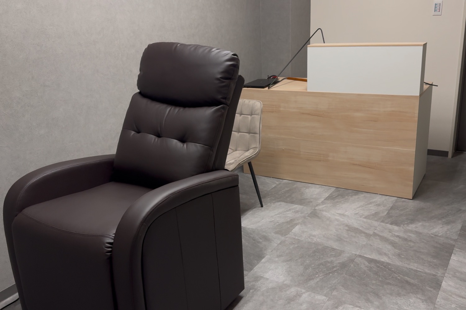 眉毛の匠店舗内装写真