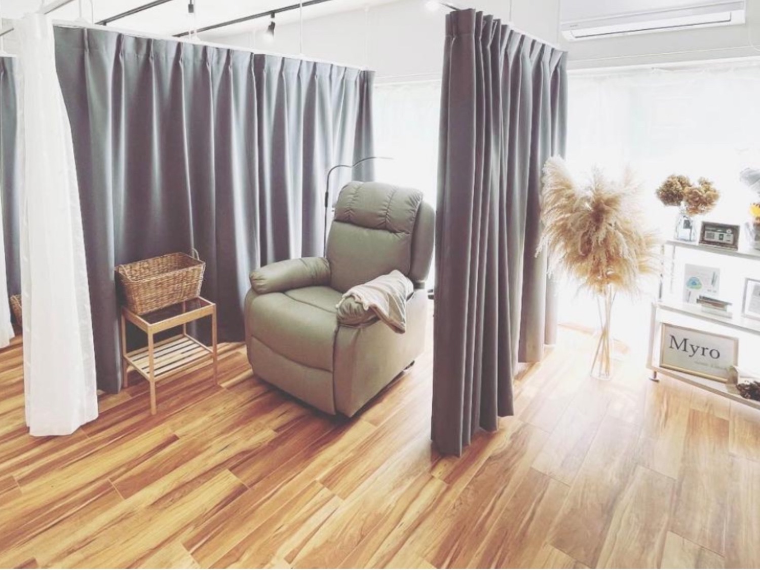 Myro（マイロ）原宿店舗内装写真