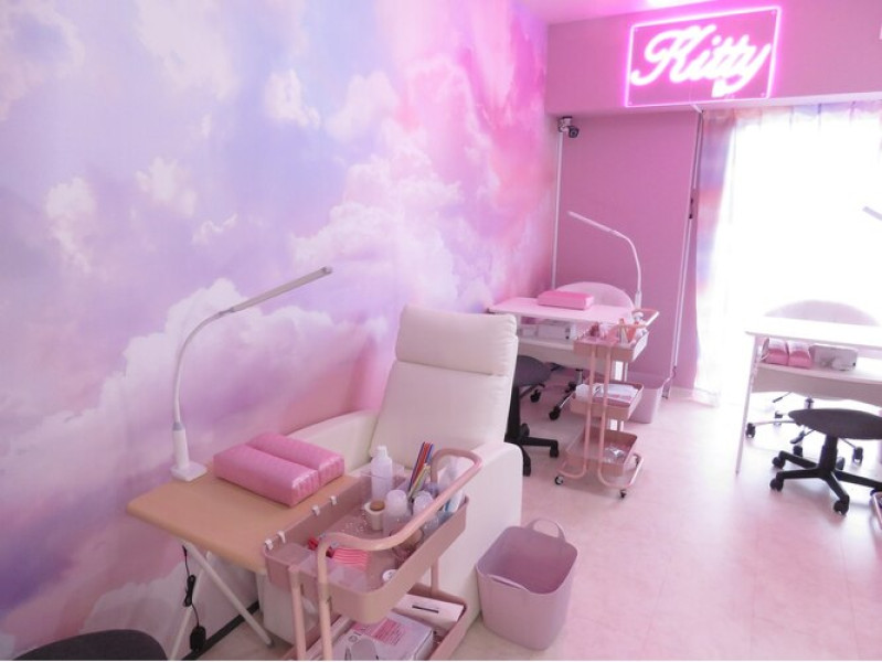 Nail salon Kitty（ネイルサロン キティ）池袋店店舗内装写真