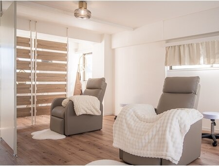 phoOs（ポース）店舗内装写真