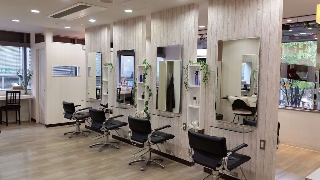 ヘアサロン CLOVER 新横浜マリノス通り店店舗内装写真