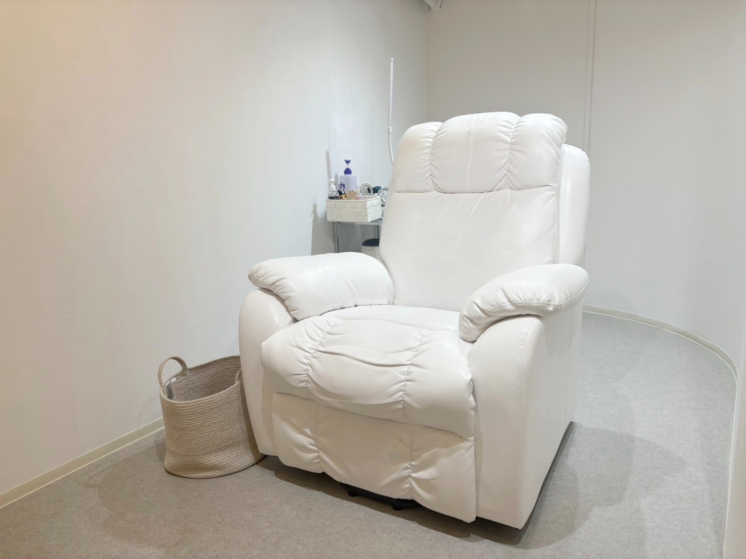 nail ＆ eye Henri（アンリ）店舗内装写真