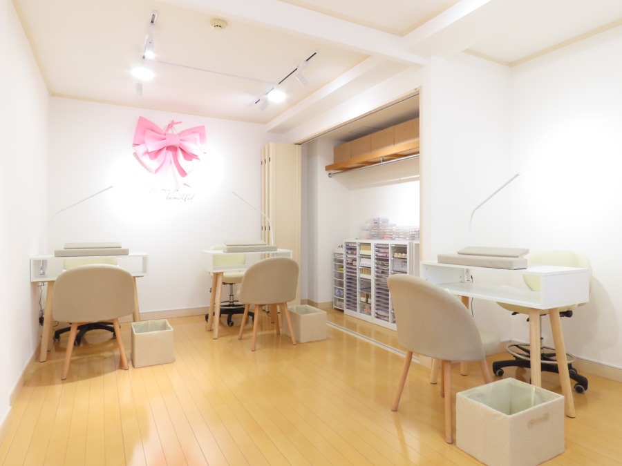 Rumi Nail（ルミ ネイル）新宿店舗内装写真