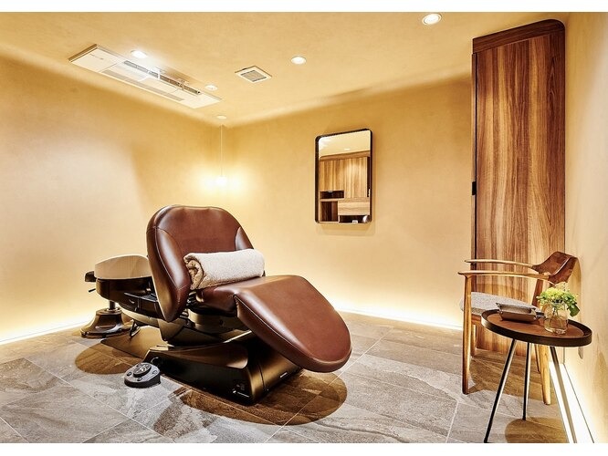 HEAD SPA Kuu（ヘッドスパ クウ）大阪梅田店店舗内装写真