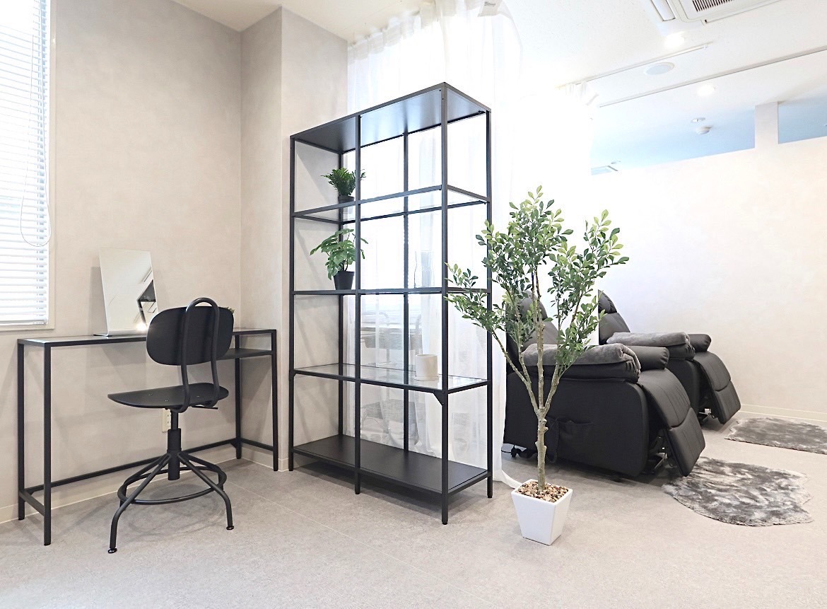 -07- eyelash&eyebrow（ゼロナナ アイラッシュアンドアイブロウ）神戸元町店店舗内装写真