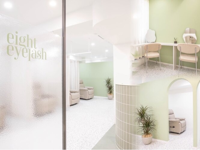 eight eyelash（エイト アイラッシュ）池袋店店舗内装写真