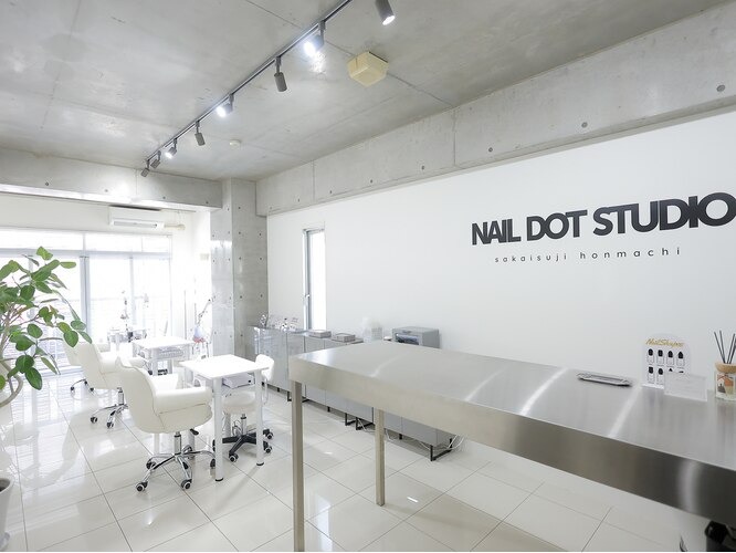NAIL DOT STUDIO 堺筋本町（ネイルドットスタジオ）店舗内装写真