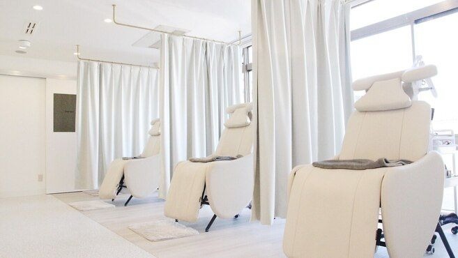 Makea eyelash&nail （マケアアイラッシュアンドネイル）南越谷店舗内装写真