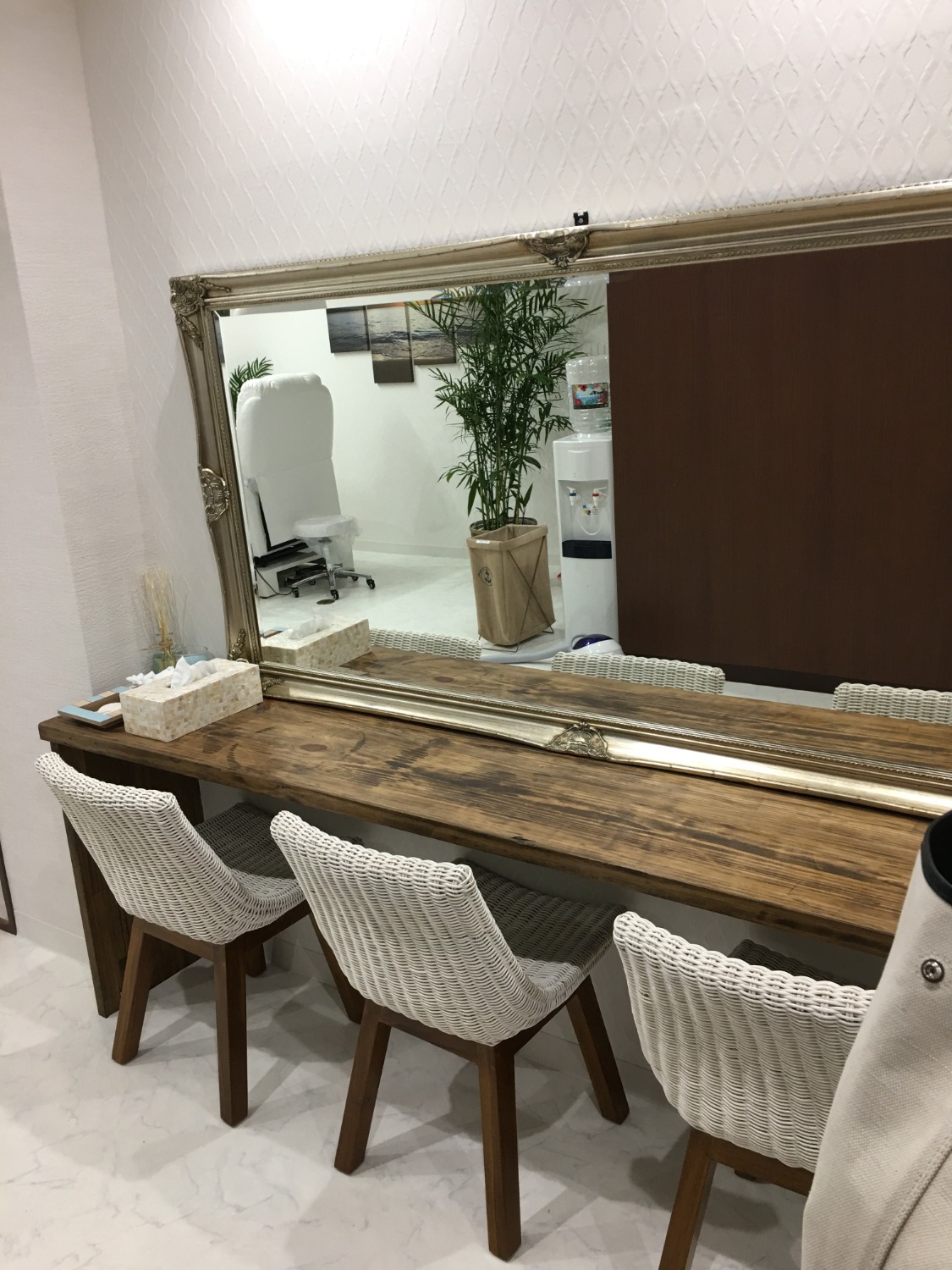 サロン リジュ店舗内装写真