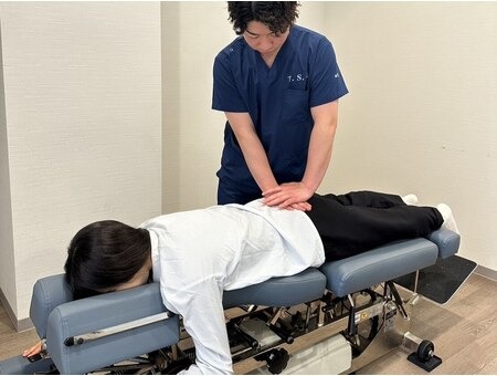 横浜鶴見TS整骨院店舗内装写真