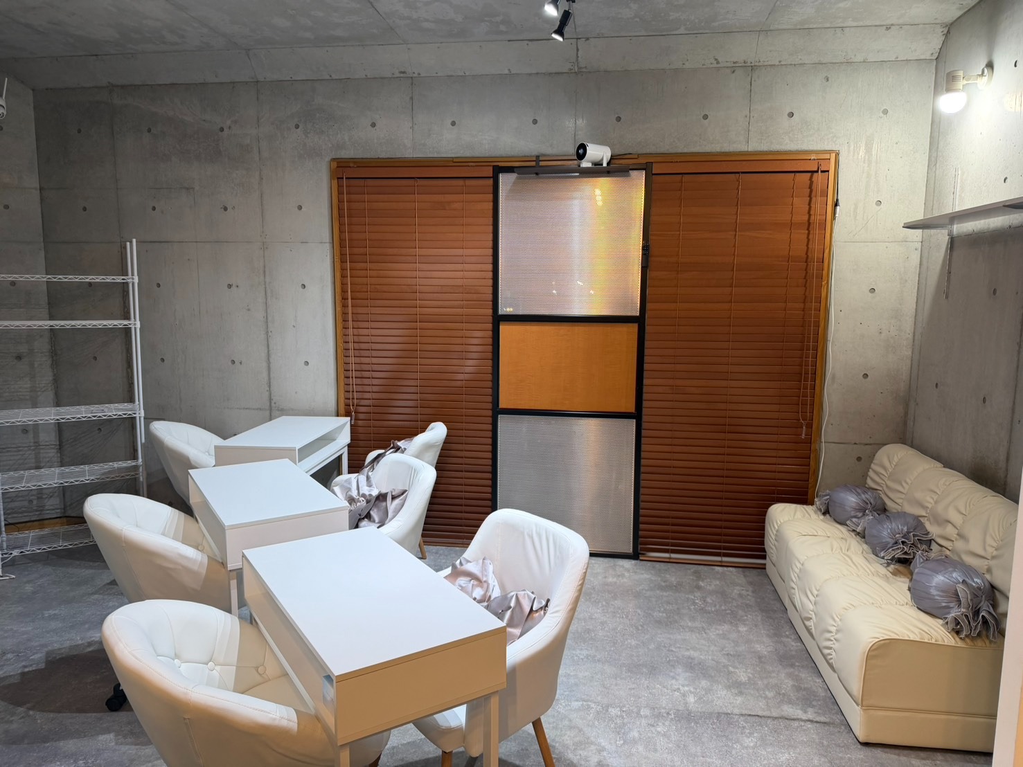 nail salon LINK（リンク）店舗内装写真