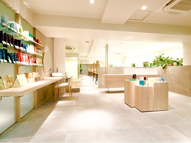 FLIP B AVEDA（フリップ ビー アヴェダ）店舗内装写真