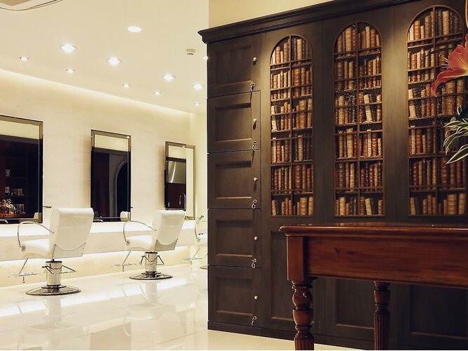 The B（ザビー）店舗内装写真