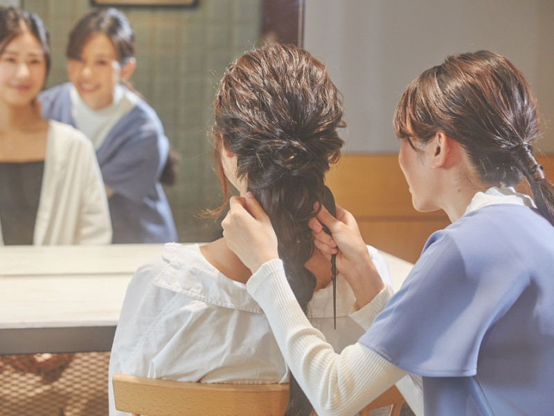 ◎美容師からヘアメイクの世界へ！プロのヘアメイクアップアーティストを目指せます♪